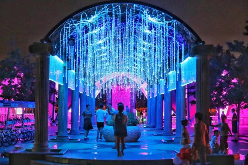 世界花卉大觀(guān)園開(kāi)啟沉浸式魔幻主題“夜游節”